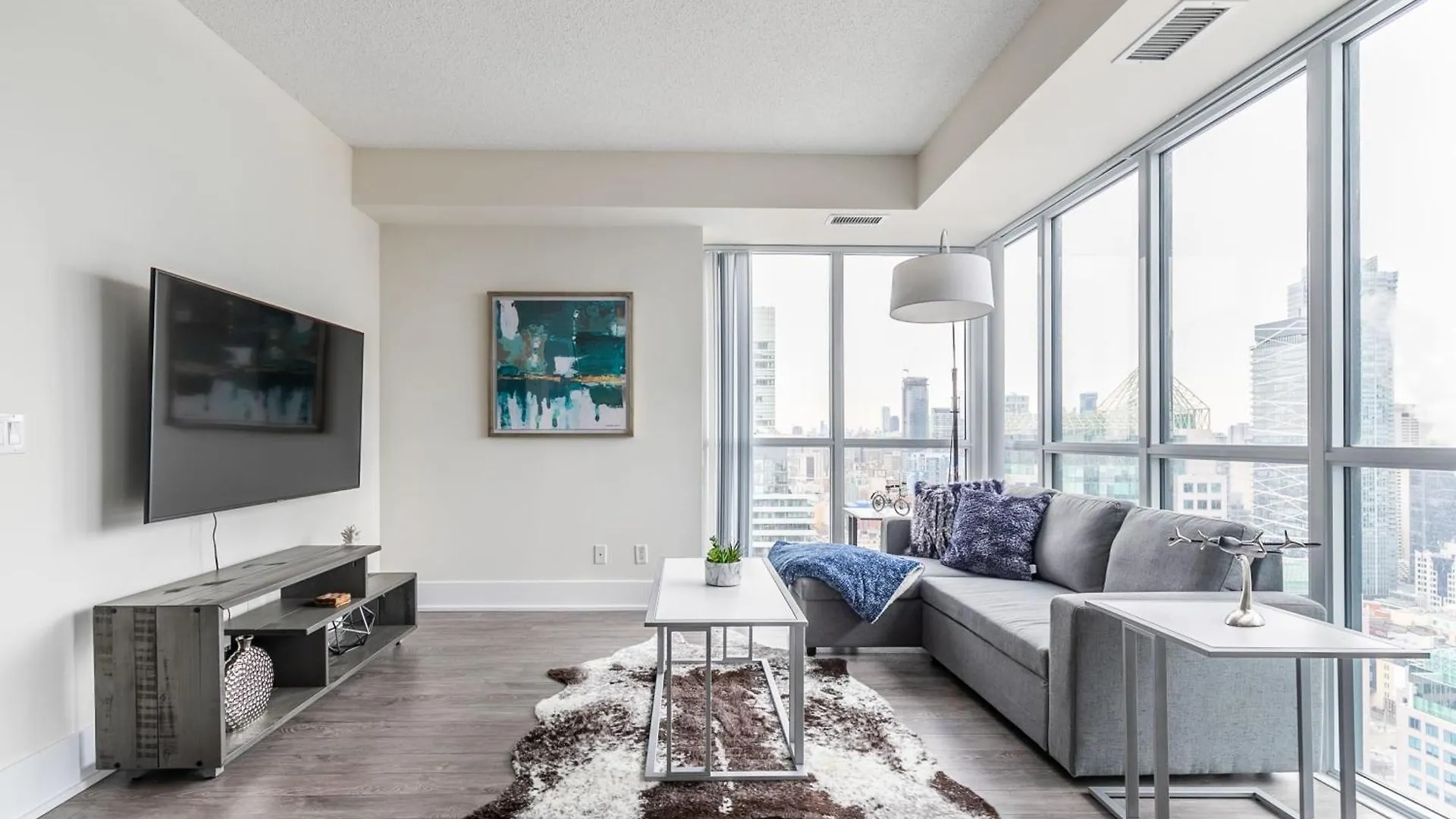 Luxury 1Br Condo - King Bed With City Views Toronto Canada